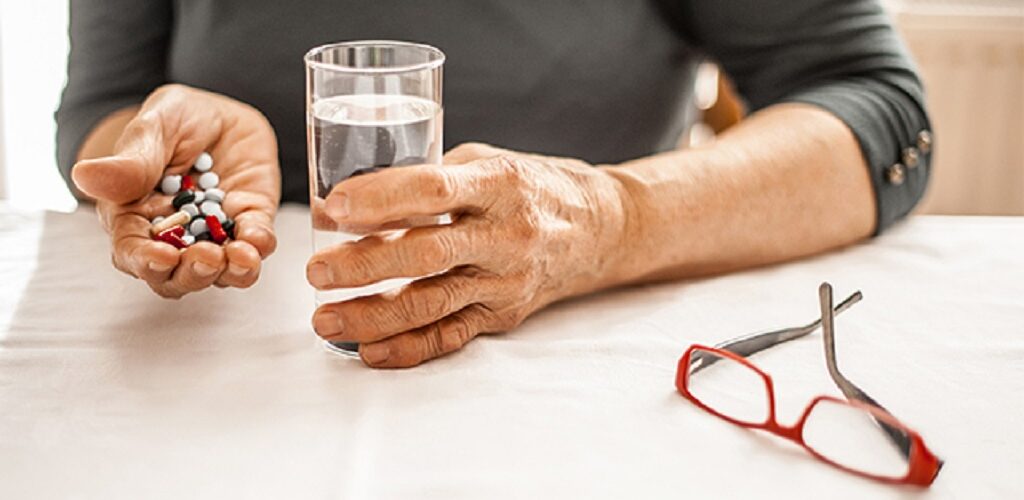 5 Tips to Help Seniors Keep Their Medication Straight